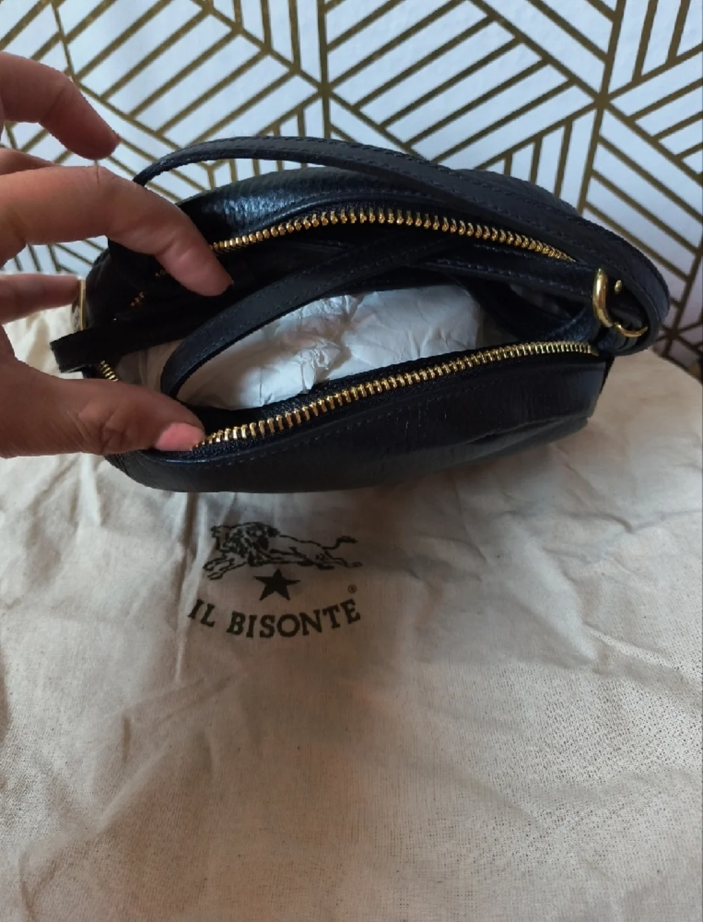 IL Bisonte Black Leather Crossbody Bag - Picture 4 of 7